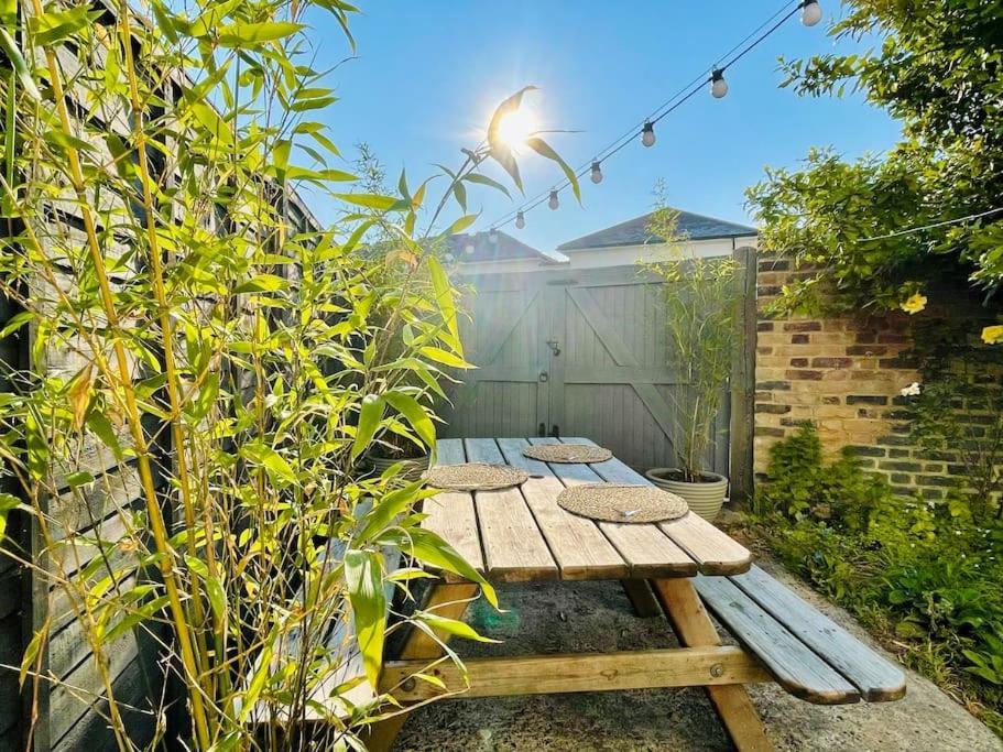 Northdene Cottage - Cosy Old Fisherman'S Cottage Two Mins From Sea - Free Parking - Wood Burning Stove - Roll Top Bath - Dog Friendly Deal Dış mekan fotoğraf