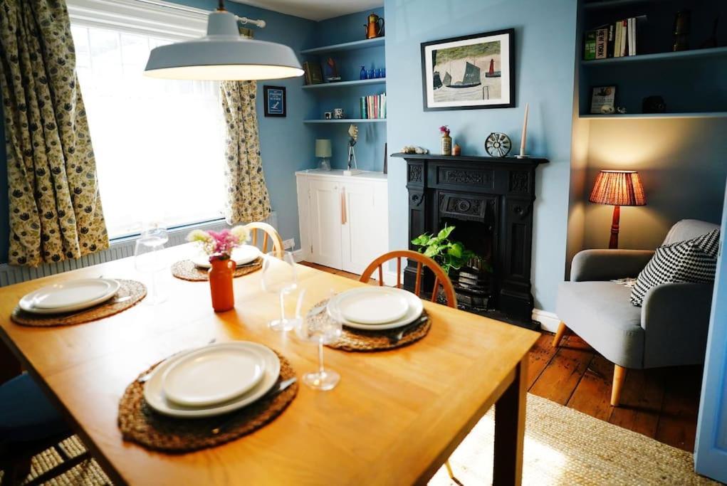 Northdene Cottage - Cosy Old Fisherman'S Cottage Two Mins From Sea - Free Parking - Wood Burning Stove - Roll Top Bath - Dog Friendly Deal Dış mekan fotoğraf